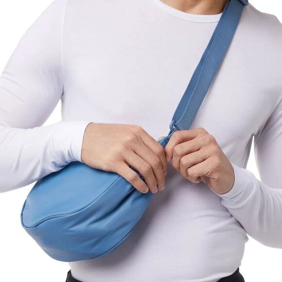 32 Degrees Cool Blue Unisex Crossbody Bag. Water resistant. New with tags - Picture 3 of 8